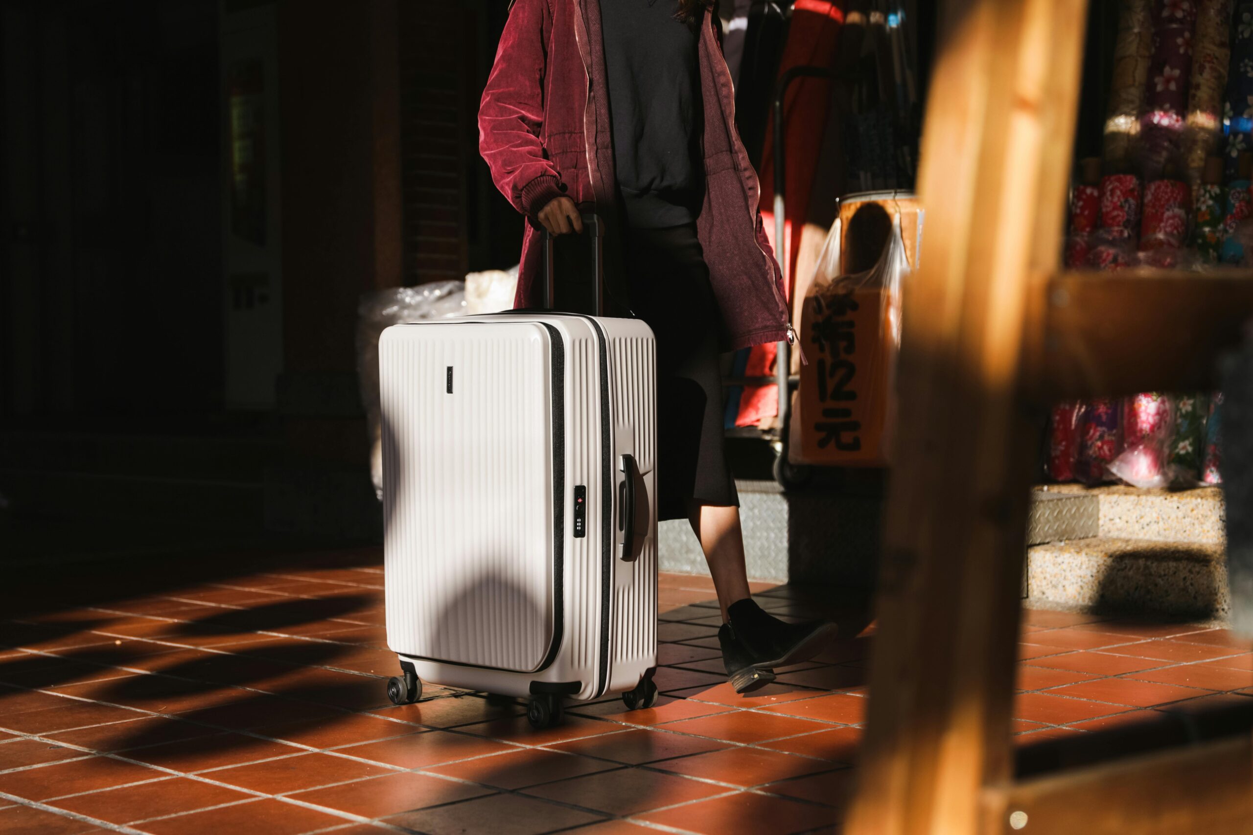 Pexels eminent luggage 1233435654
